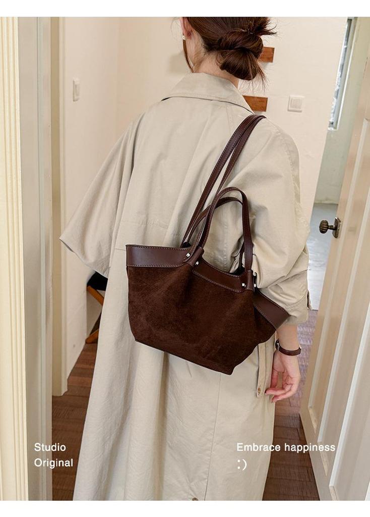 2026 Women's Retro Suede Tote: Large Capacity, Versatile Single Shoulder Bag for Autumn/Winter Commuting
