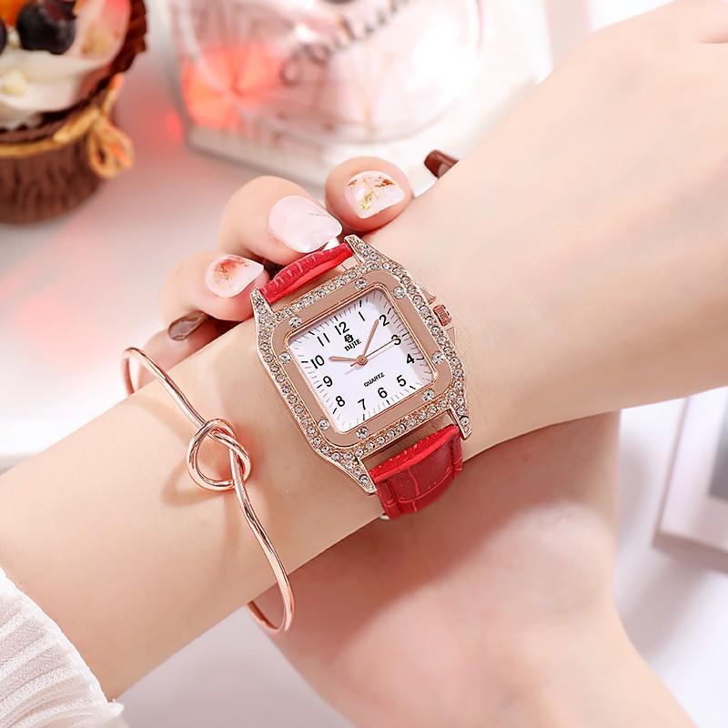 Часы Школьница Ретро Квадратные Часы Холодные и Универсальные Атмосферные Модные Лесная Девушка Простые Повседневные Трендовые красный