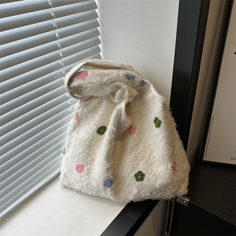 Knit Tote Bag With Heart Pattern For Casual Street Style And Daily Use