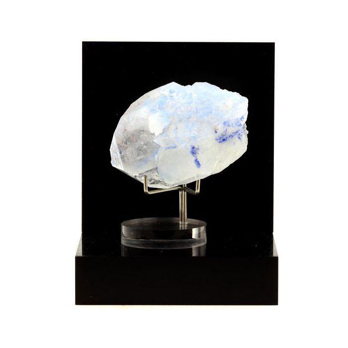 Pierres et Minéraux. Quartz + Dumortierite. 476.5 ct. Vaca Morta quarry, Bahia, Brésil.