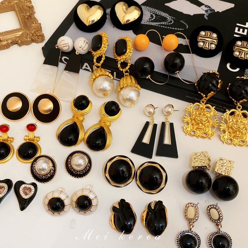 French retro black love pearl circle earrings medium antique temperament stud earrings women
