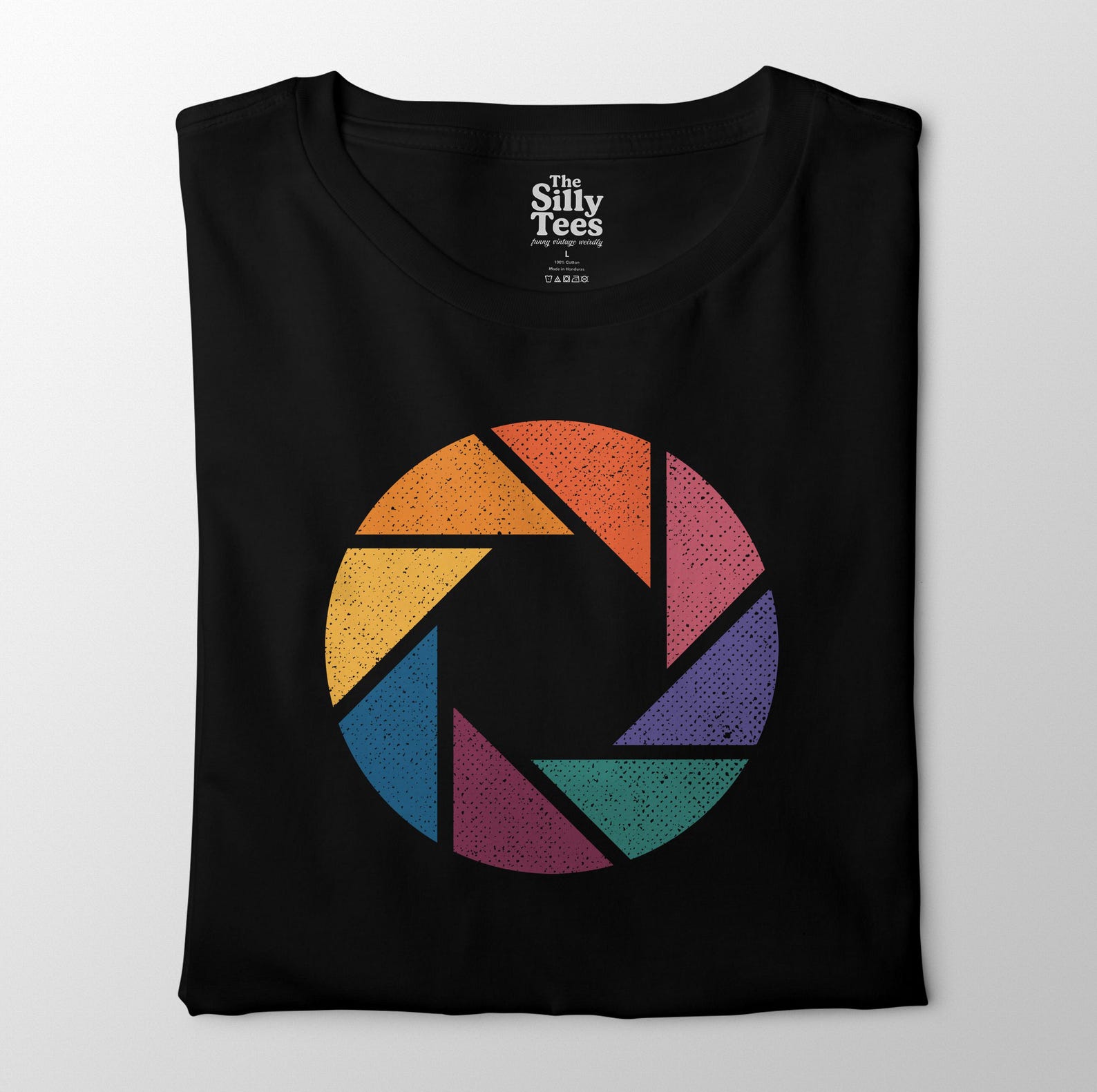 Rainbow Camera Aperture T-Shirt: Retro Photographer Gift M