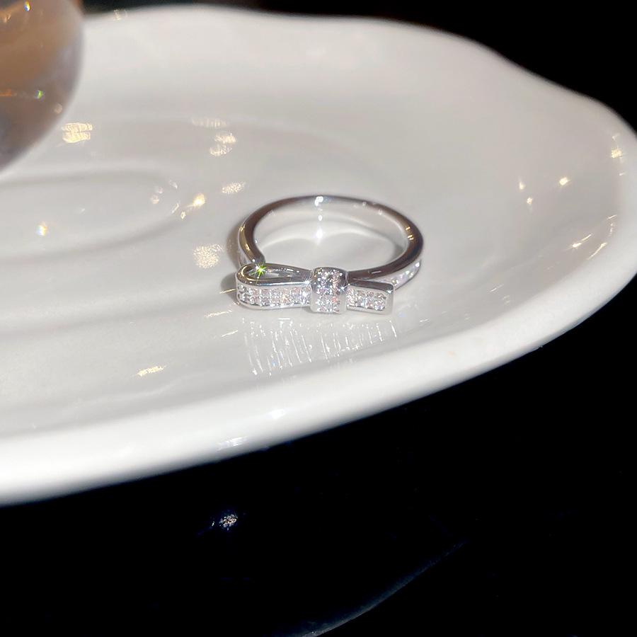 Retro Geometric Zirconia Bow Ring - Elegant Vintage-Style Jewelry for Women