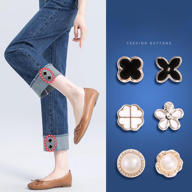 Trousers Are Rolled Edge Stickers, Pants Are Rolled Edge Fixed, Invisible Hidden Buttons Are Closed, and Seam-free Buttons Are Available.
