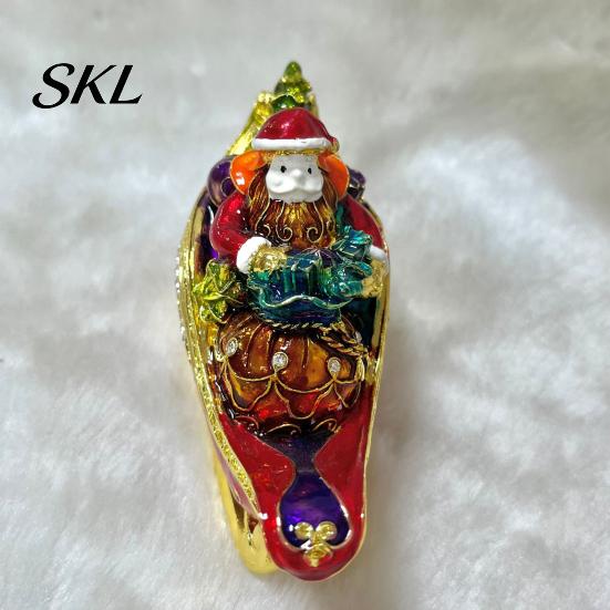 Festive Tabletop Decoration for Christmas Theme Jewelry Box with Magnetic Hinge, Alloy Enamel Vintage Holiday Seasonal Home Accents Style Organizer,