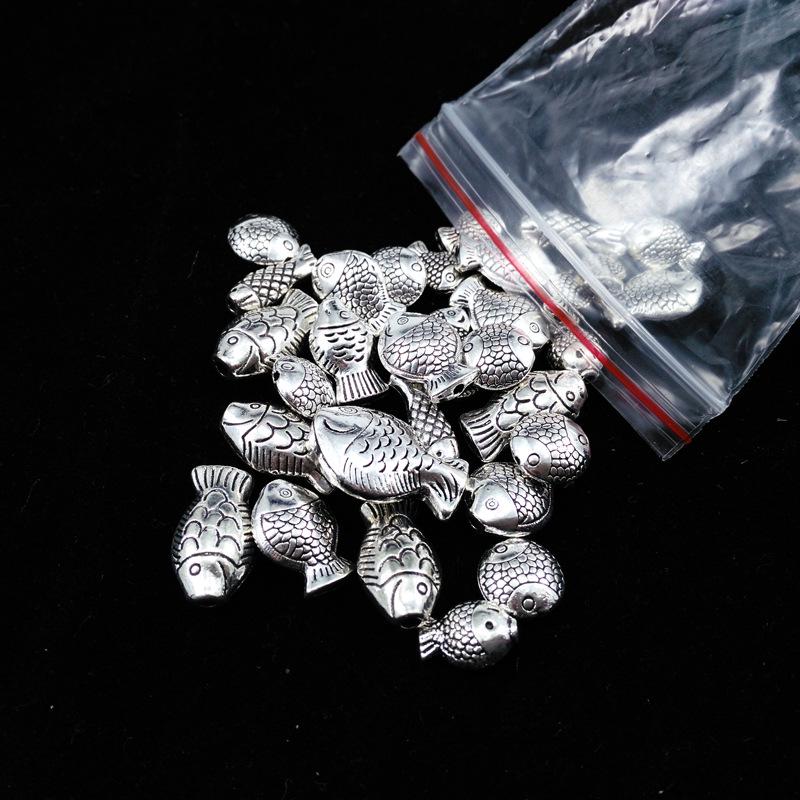 Tibetanisches Silber Schmuck-Set: 50g Gemischte Anhänger, Vintage Armband, Blumenbecher-Abstandshalterperlen für DIY Handgemachte Kreationen