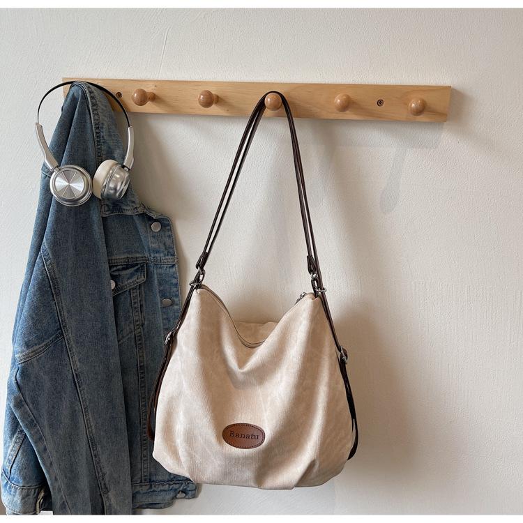 New high-end large-capacity shoulder tote bag, new portable commuter women's bag, multi-functional backpack.