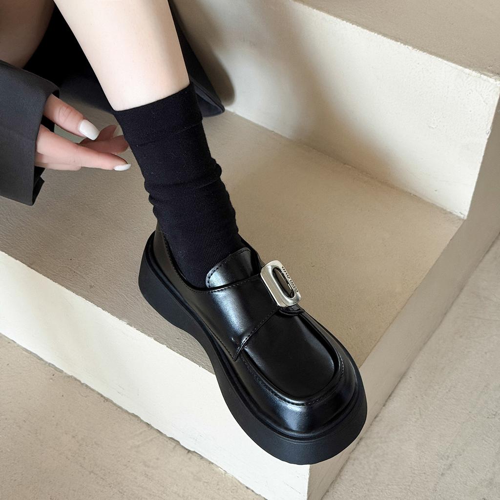 Schwarze Plateau-JK kleine Lederschuhe Damen 2025 neu Herbst Retro Britischer Stil vielseitige Slipper Eins-Pedal Einzelschuhe