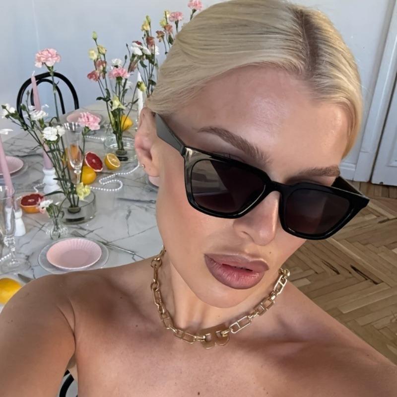 Stylish Women'S High-End Black & Gray Fashion Glasses with Thick Frames Perfect for Casual or Formal Outfits