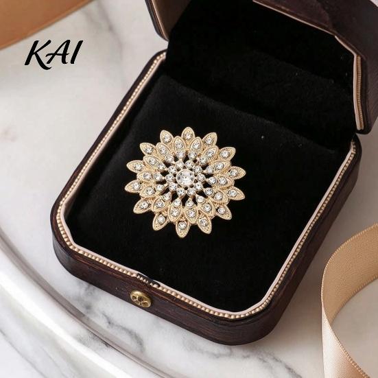 Sunflower Brooch Pin Sparkling Rhinestone Brooch, Golden Plated Floral Lapel Women Fashion Jewelry Pin, Dainty Clothing Accessory for Girls Durable
