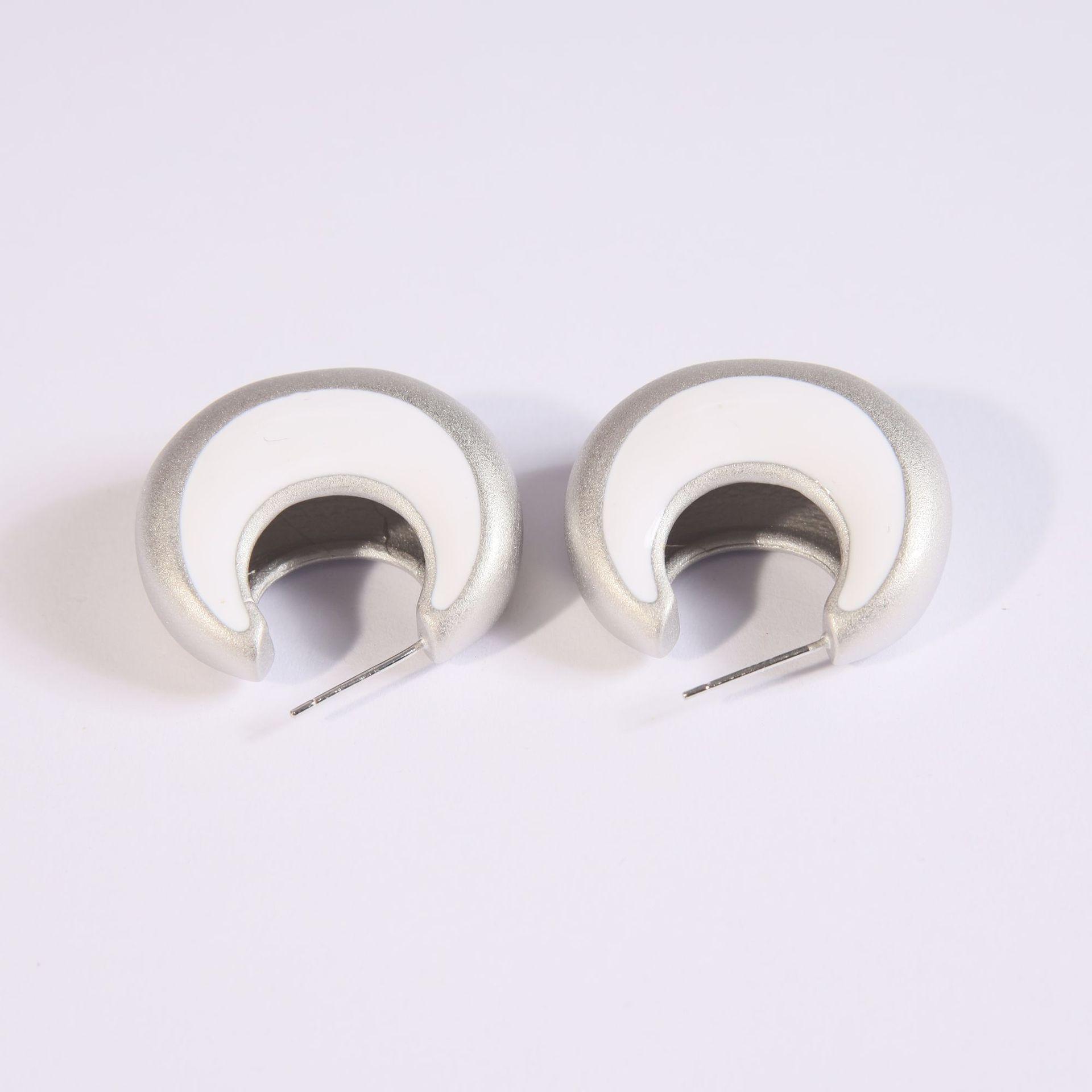 

Meniscus matte texture earrings, popular S silver needle earrings in Europe and America, women s niche design, high-end stud earrings
