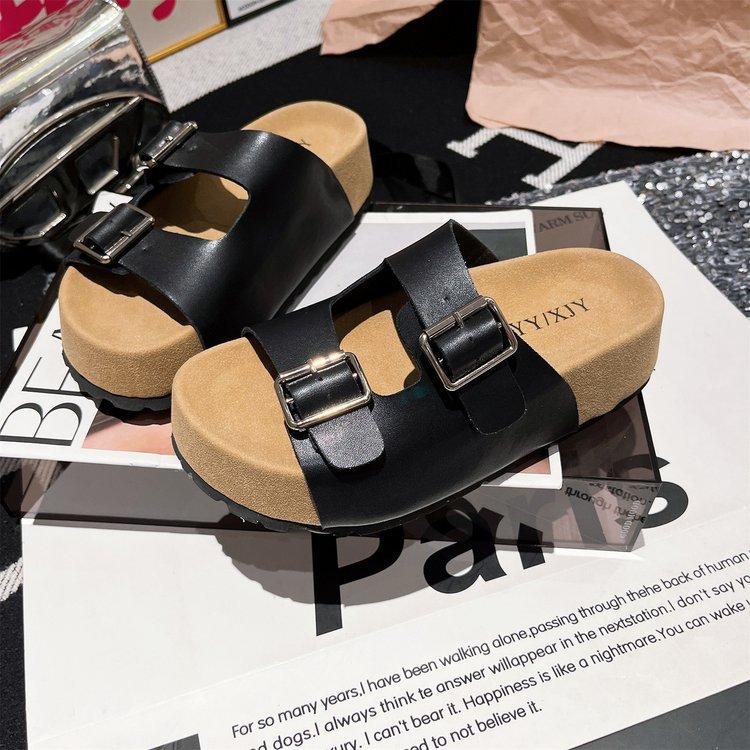 

Версия из мягкой кожи~ Миссис. Чен, те же маффины на толстой подошве, однословные маленькие сандалии, тапочки для пляжа, женская обувь 40 чёрный