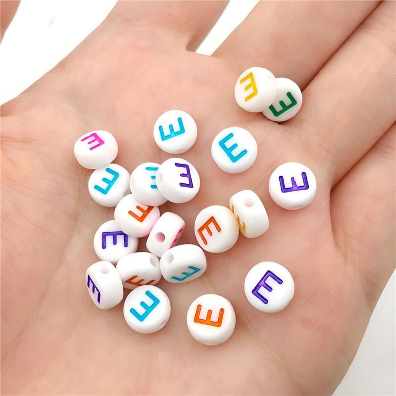 7mm 100ks Akrylové ploché kulaté korálky Černé Bílé Barevné Korálky s písmeny abecedy DIY Náramek Náhrdelník Šperky Řemeslné navlékací potřeby