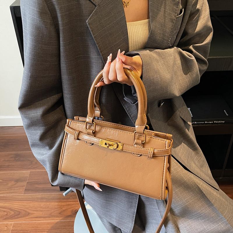 New Retro Handbag Women's 2025 Autumn and Winter Fashion Shoulder Bag Korean Version Trendy Messenger Bag Versatile Underarm Bag