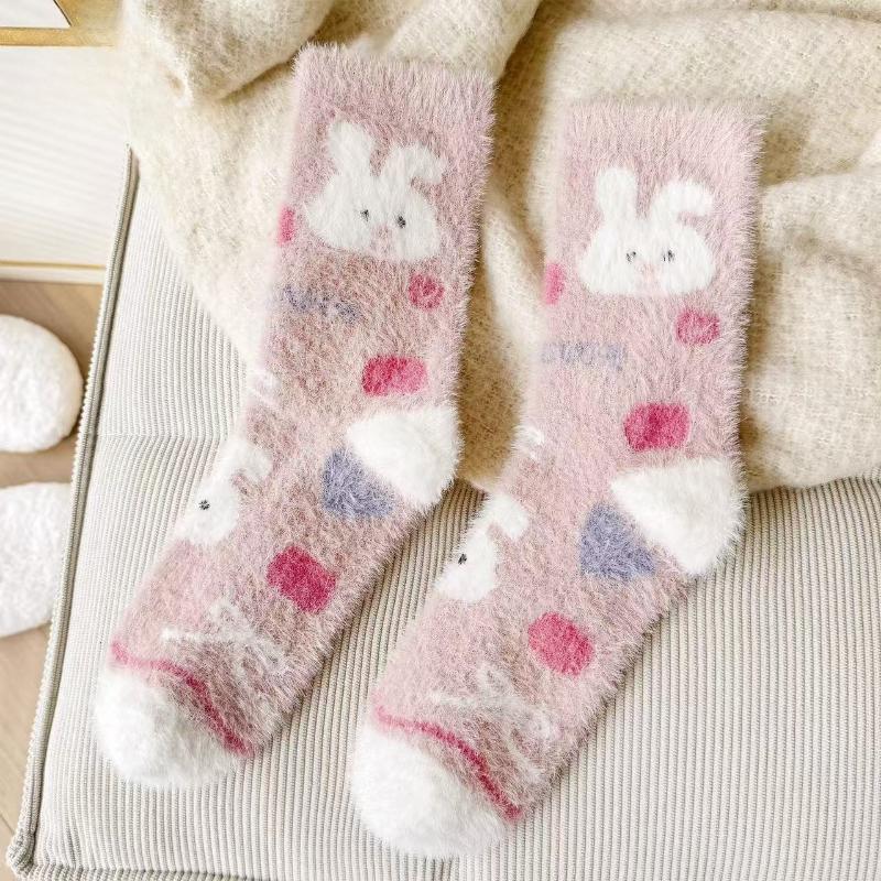 Comfortable and Warm Mink Fleece Socks for Autumn and Winter, Women's Warm Fleece Mid-calf Socks, Cartoon Soft and Versatile Casual Socks