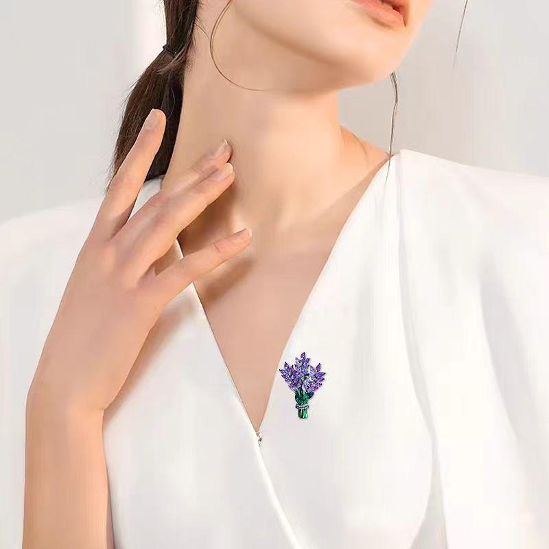 Elegant Purple Lavender Brooches for Women Crystal Rhinestone Bouquet Lapel Pins Clothing Coat Suit Fashion Bling Jewelry Gifts