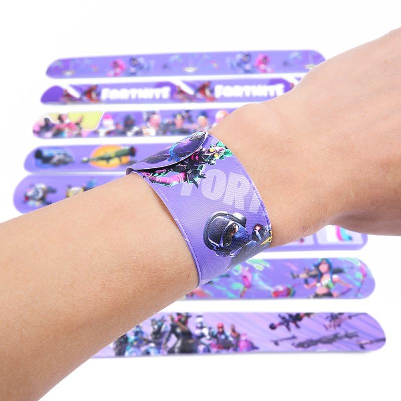 12st Fortnite Tecknad Barnarmband Animefigurer Pojkar Flickor Armband Leksaker Barn Julklappar