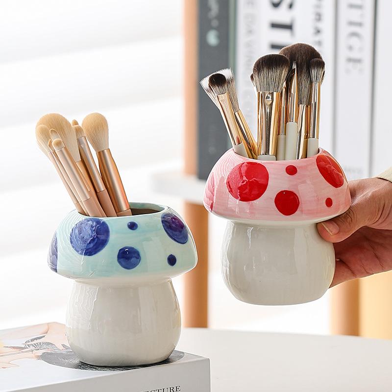 Mushroom Pen Holder Ceramic Desktop Cute Girl Pen Holder Office Stationery Shelf Children's Student Creative Ornament