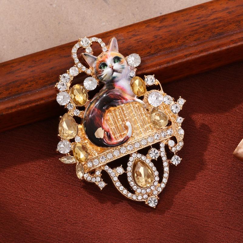 1PC Castle Cat Brooch Fashion Diamond Set Design Sense Cute Animal High-end Pin New Corsage Fashion Decoration Accessories