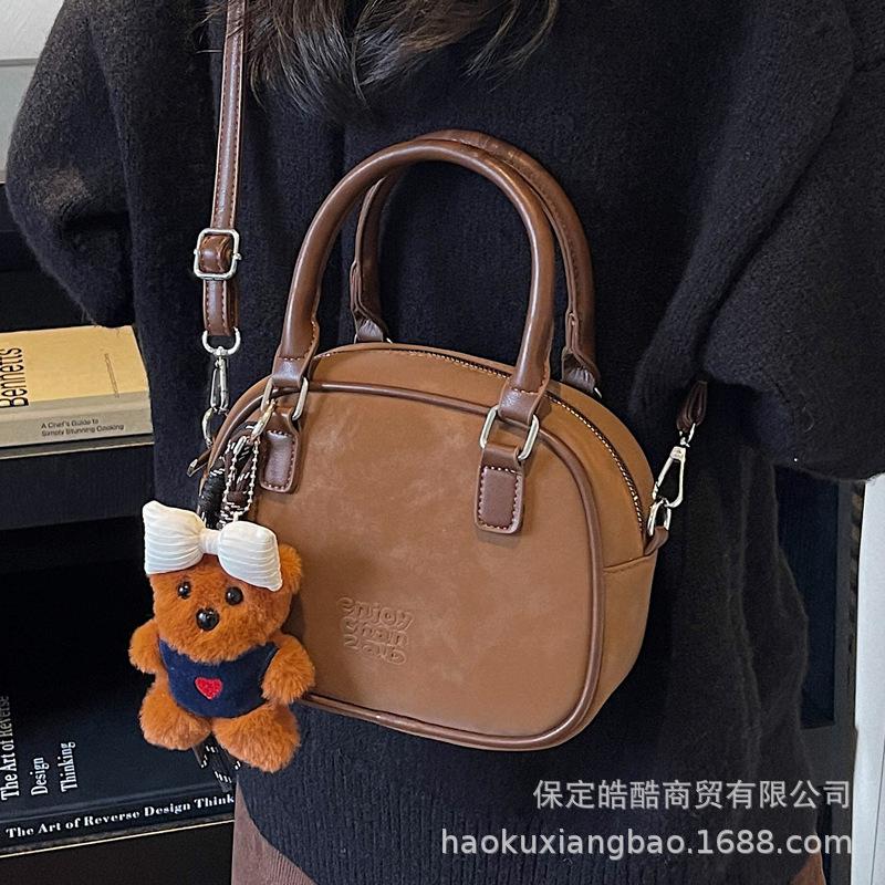 Premium Sense Niche Bag Women's Autumn and Winter Retro 2025 New Matte Shoulder Messenger Bag Popular Portable Small Square Bag