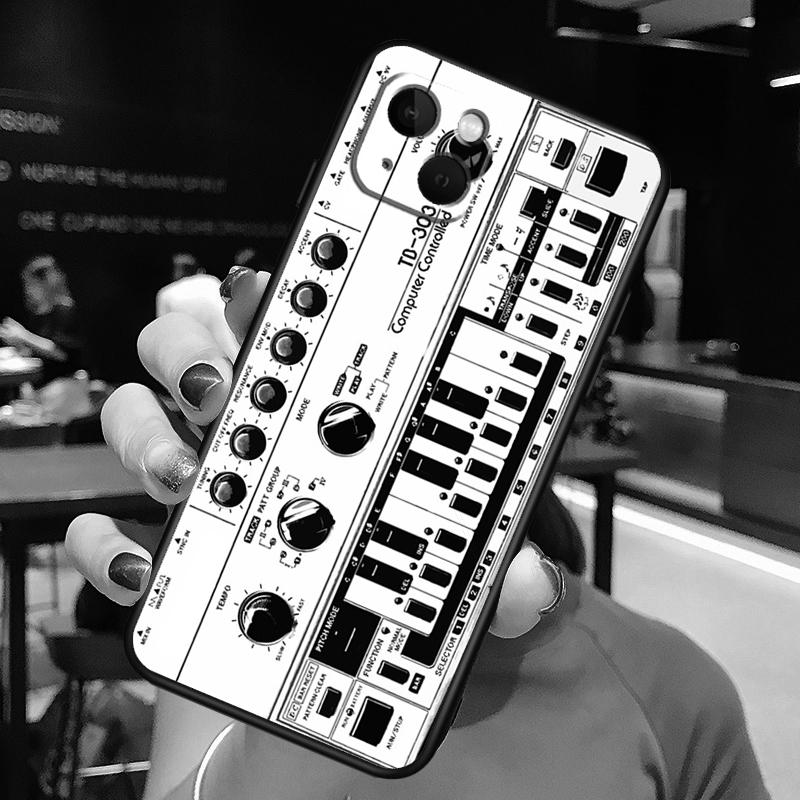 

Vintage Synth Synthesizer Phone Case For iPhone 16 Pro Max 15 14 12 11 13 Pro Max Plus 12 13 Mini XR 16e Funda Silione Cover iPhone 15 Plus