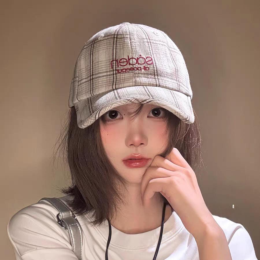 Plaid retro breathable baseball cap for summer, makes the face look smaller, with English embroidery, sun-shading, versatile, suitable for large head
