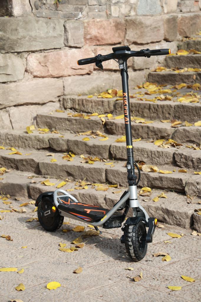 KuKirin Ηλεκτρικό Πατίνι A1 800W Μοτέρ, 48V 13Ah Μπαταρία Λιθίου, Ελαστικά Κενού 10 ιντσών, 45 χλμ. Αυτονομία, 45 χλμ./ώρα, Διπλά Δισκόφρενα Ηλεκτρικό Πατίνι