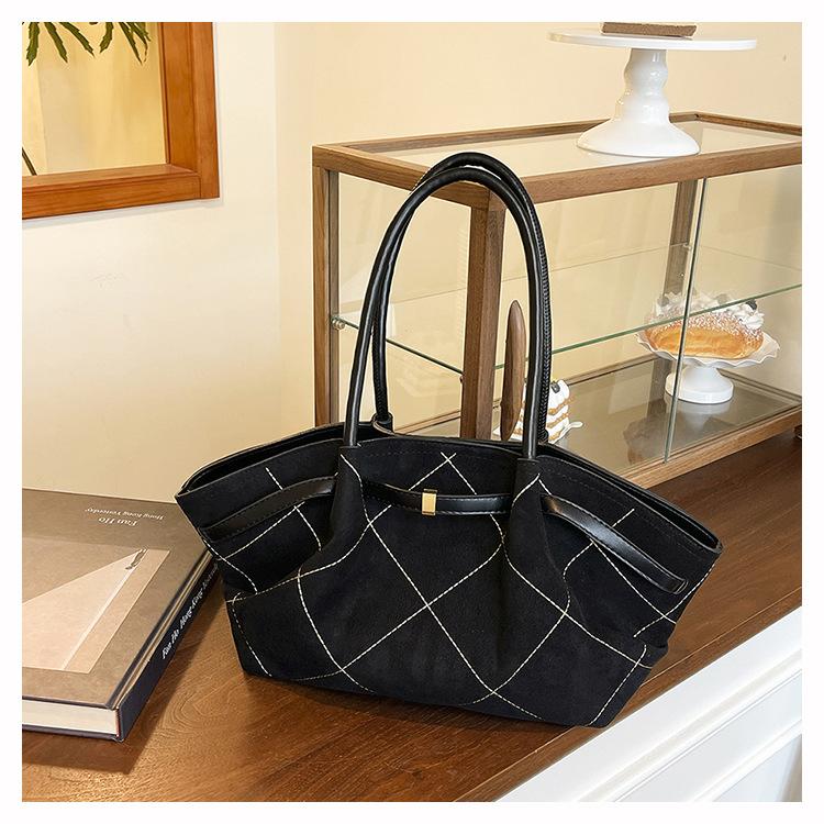 

Сумка через плечо новая осенняя сумка подмышку женская трендовая ретро портативная сумка-тоут большой вместимости для通勤 женская сумка чёрный