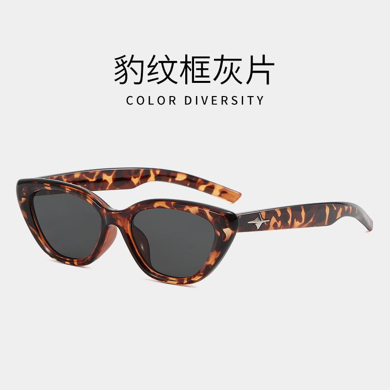 Retro Triangular Cat Eye Small Face Sunglasses Women'S High-End Sense Black Small Frame Sunglasses Sun-Proof Shape Photo