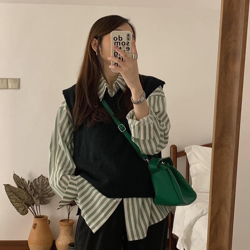 Minimalist Green Striped Shirt for Women with A Sense of Design for The New Spring Lazy Coat Long-sleeved Top
