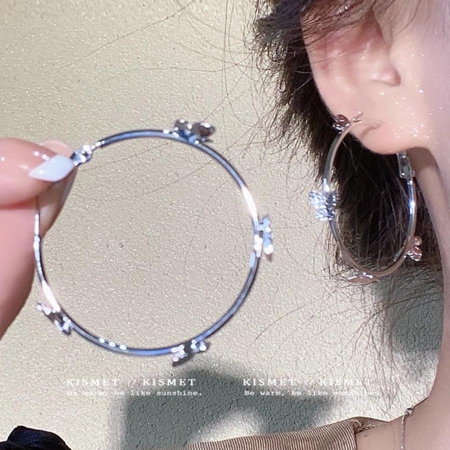 2025 Trendy Large Earrings: Simple, Cool, Versatile - Perfect for Round Faces