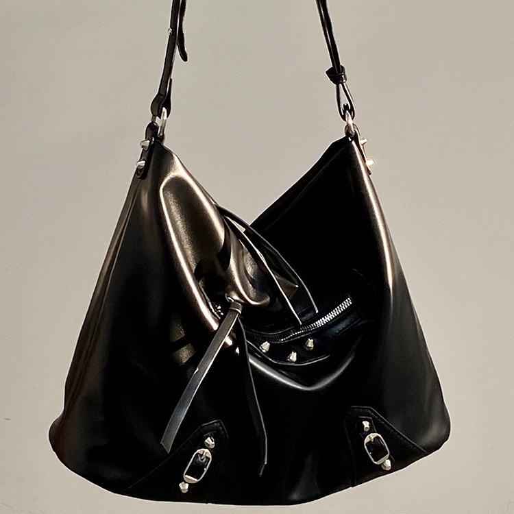 

Нишевый дизайн Большая вместимость Сумка-тоут - Женский мотоциклетный стиль, Универсальная сумка для поездок на работу, на одно плечо или через плечо. чёрный