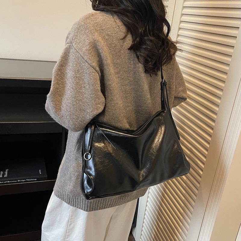 Autumn and Winter Retro Premium Underarm Bag Women's Bag 2025 New Simple Pillow Bag Large Capacity Shoulder Messenger Bag
