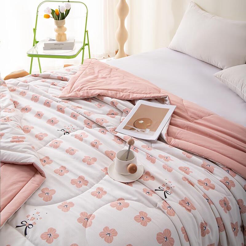 Paul David Floral Jacquard All-Season Quilt