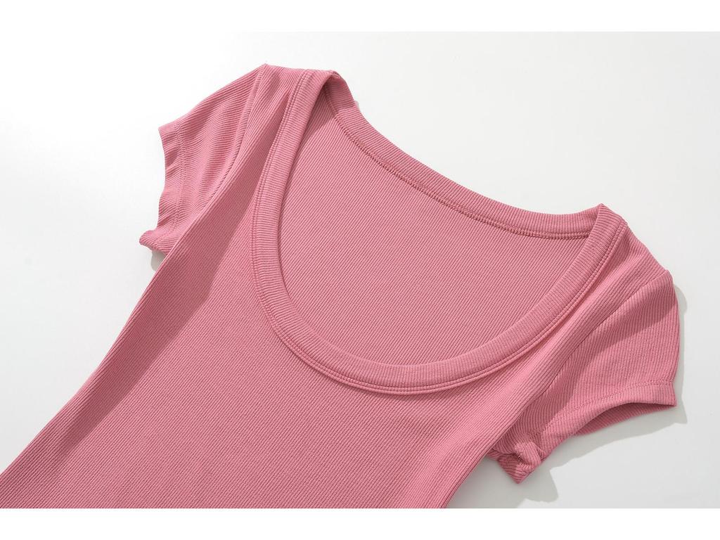 Damski letni dopasowany elastyczny top z krótkim rękawem, okrągłym dekoltem i wycięciem 2024