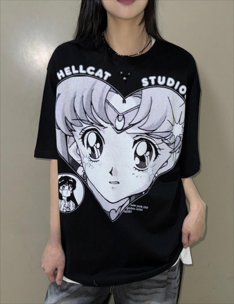 Beautiful girl, Japanese manga female warrior, big eyes, cute short-sleeved T-shirt