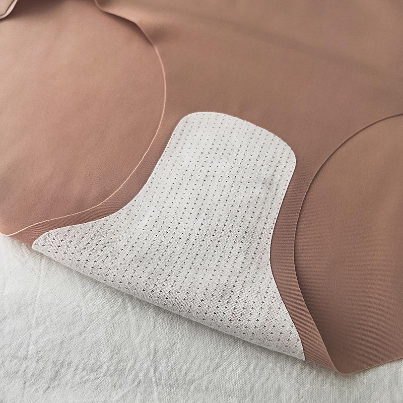 Traceless panties women's mulberry silk crotch A mulberry silk girl's sports do not clip buttocks ice silk mid-waist shorts briefs