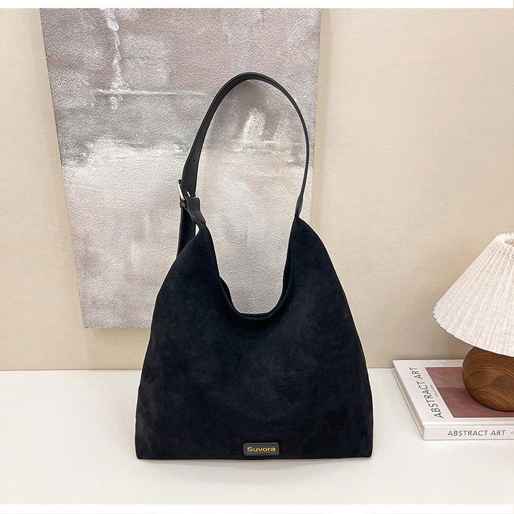 

High-value casual retro tote bag 2025 new fashion commuter shoulder women s bag niche matte messenger bag women