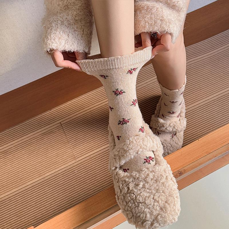 Casual Novelties Sweet Long Ladies Flower Socks Comfort Cute Women Socks Thick New Retro Fashion Korean Style Wool Warm Socks