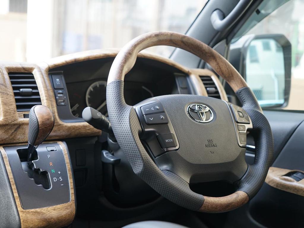 Gun Grip Steering Wheel and Shift Knob Set for Toyota Hiace 200 Series and 7th TRISTAR'S (4th, 5th, 6th, Generation) (Classic Wood/Natural Wood)