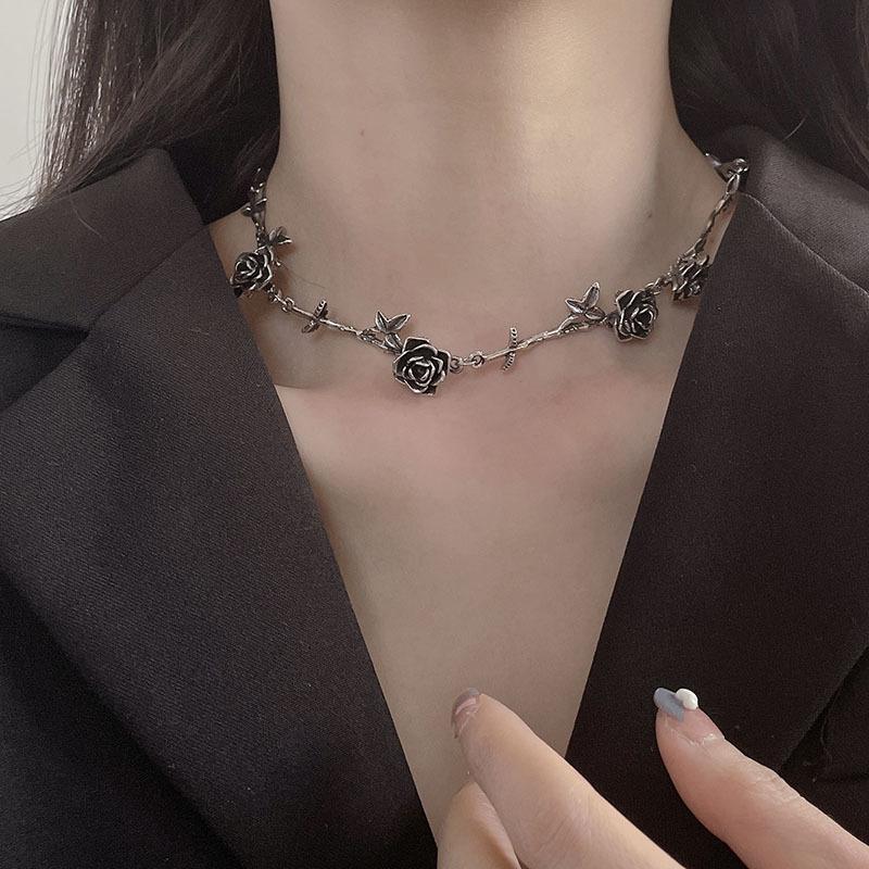 Vintage Personalized Camellia Pendant Necklace Women's Punk Metal Black Popular Design Necklace Jewelry Gothic Gift