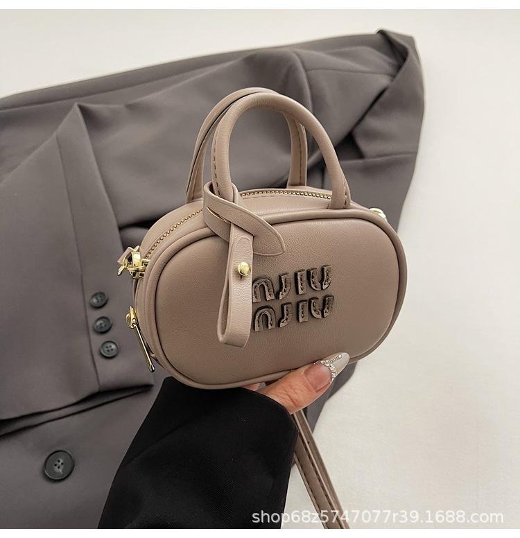 

Spring and summer versatile commuter large-capacity bag 2025 new fashion retro pillow bag premium women s shoulder armpit bag хаки