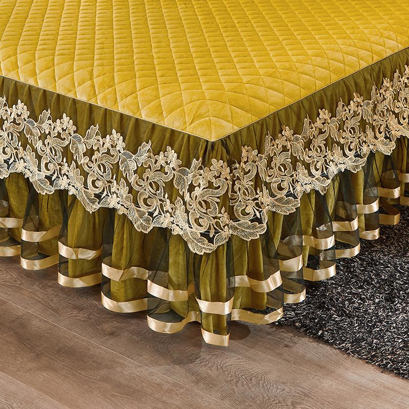 Luxuriöse Tagesdecke aus goldgelbem Kristallsamt mit Spitzenrüschen, gesteppter Bettrock mit Stickerei, Matratzenbezug, Bettlaken, Kissenbezüge