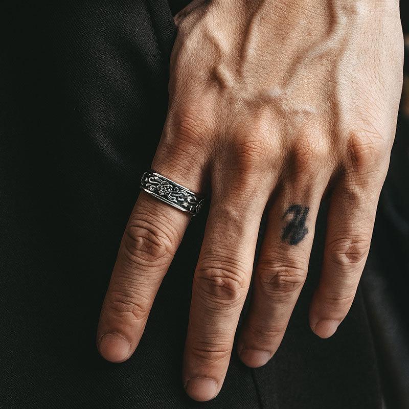 Men's Versatile Retro Thai Silver Ring with Embossed Rose Floral Pattern
