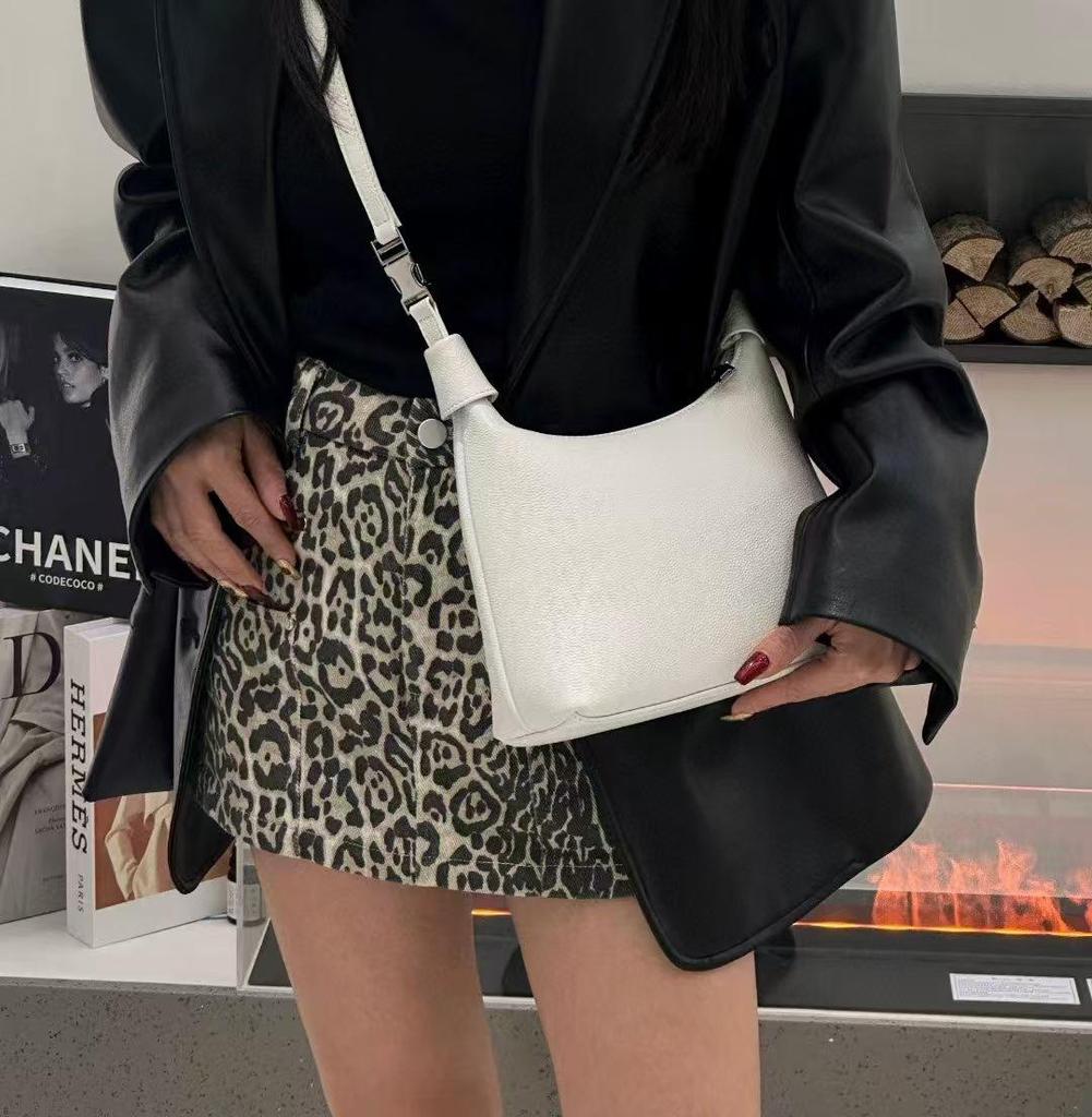 High-End Genuine Leather Crescent Crossbody Tote Bag - 2025 Fashionable Casual Handheld Lunch Box Bag.
