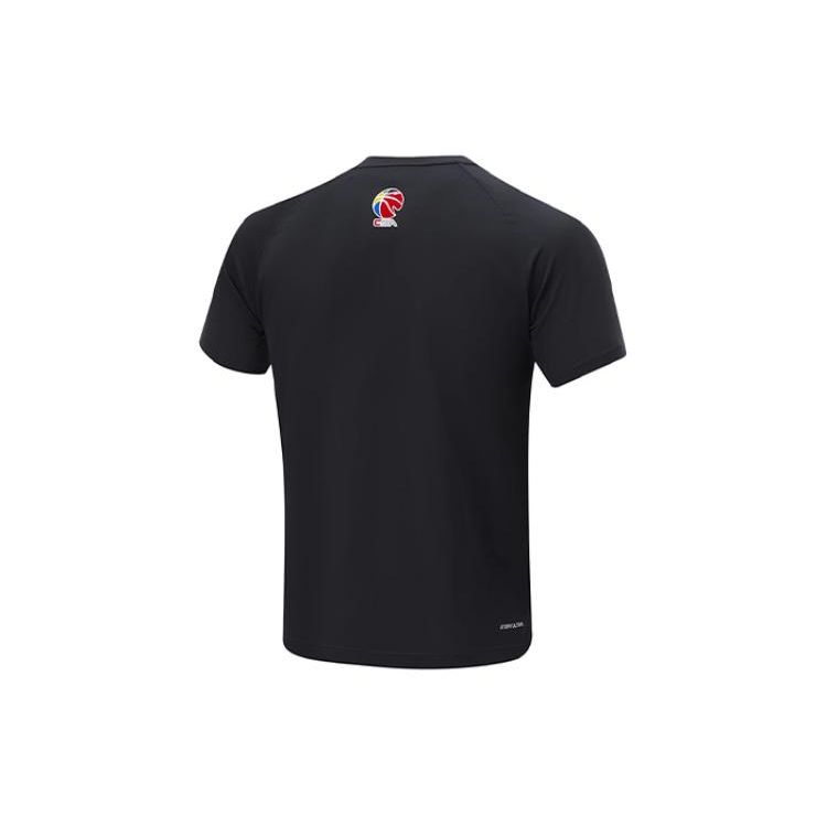 Li Ning CBA Serie 2023-2024 Saison Xinjiang Team Chinesisches Schriftzeichen Logo Druck Basketball T-Shirt Herren Oberteile Schwarz ATST923-1
