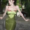 2024 sommer Französisch Vintage Grün Kleider Frauen Bestickt Blume Urlaub Stil Meer Satin Halter Kleider