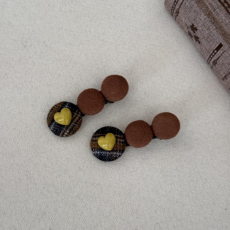 2Pcs Plaid Heart-shaped Fabric Hair Clip with Multi-color Wool Ball Decoration, Side Clip for Women s Sweet Bangs Hair Clip