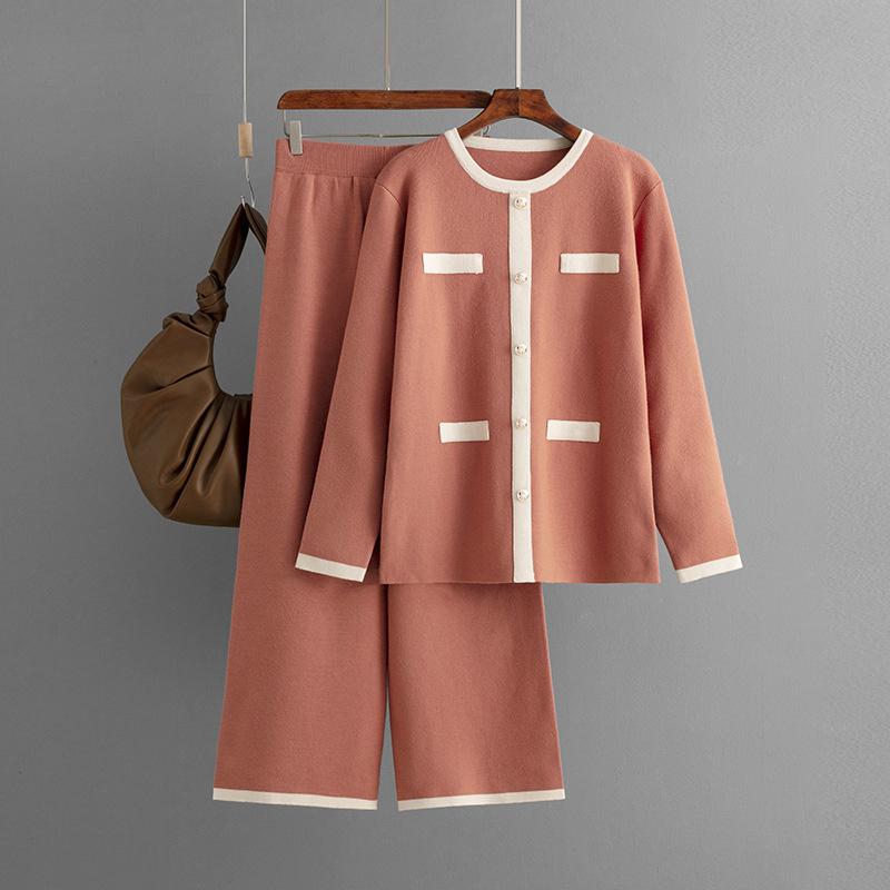 Høst- og vinter strikket bred todelt dame moteriktig avslappet dress med rund hals