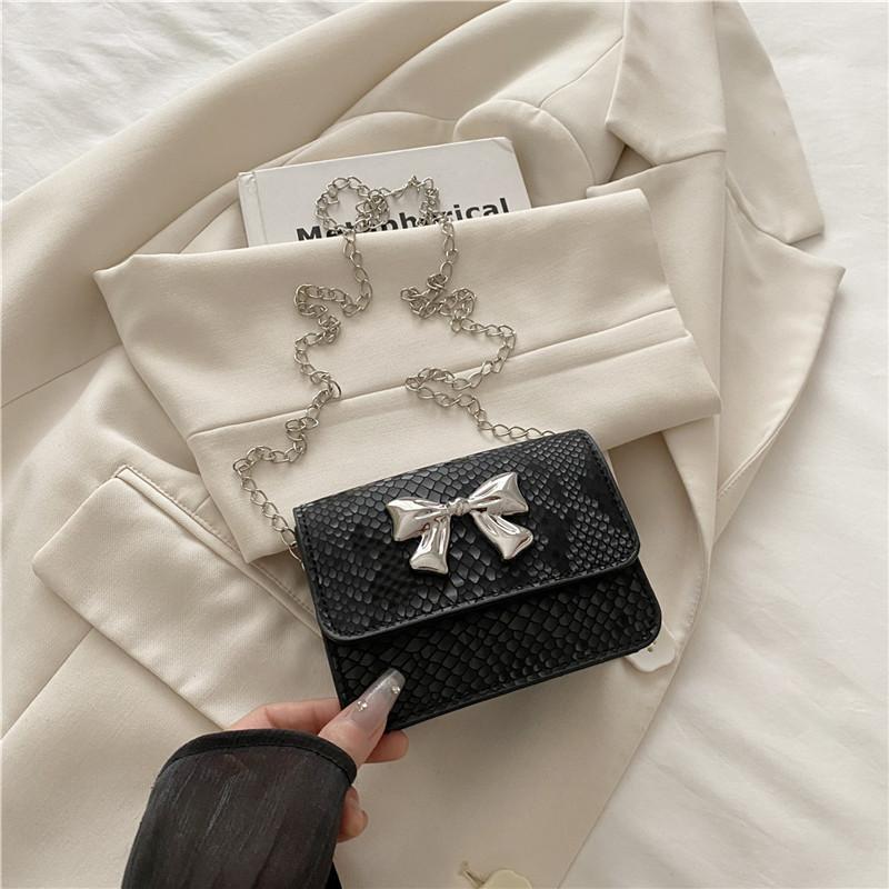 2025 spring and summer new personalized fashion season shoulder messenger bag bag women's trend casual commuter portable small square bag